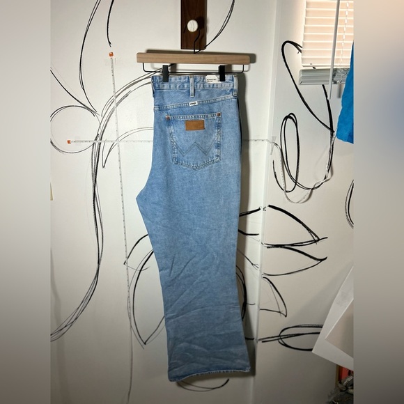 NEW Wrangler Bonnie Low Rise Loose Flare Distressed Light Blue Jeans, 35x32 - Picture 7 of 10